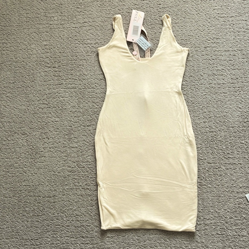 Oh Polly batch-a cream dress in size 2. Pale yellow